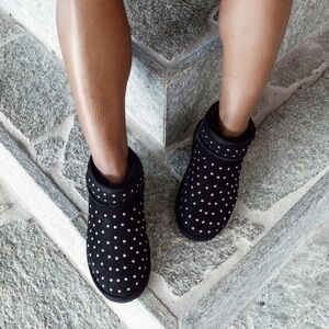 EMU Australia Yilpi Black Studded Ankle Boots size 7